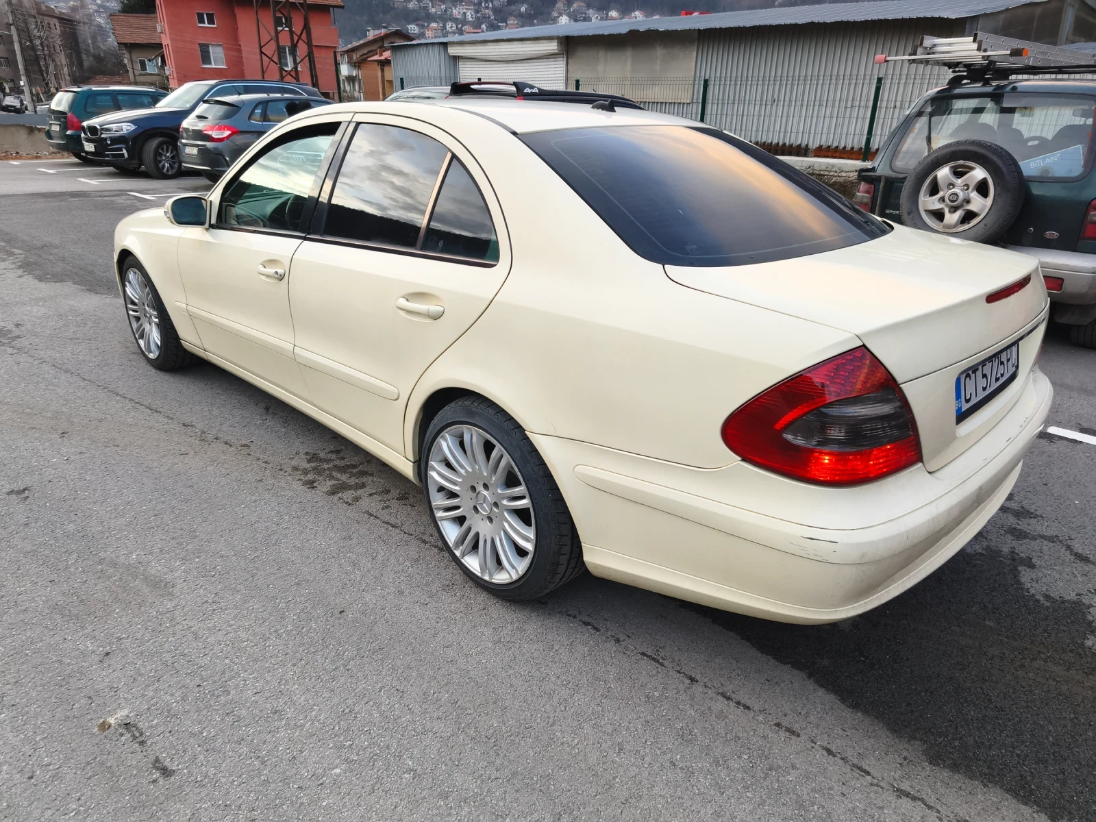 Mercedes-Benz E 200  - изображение 3