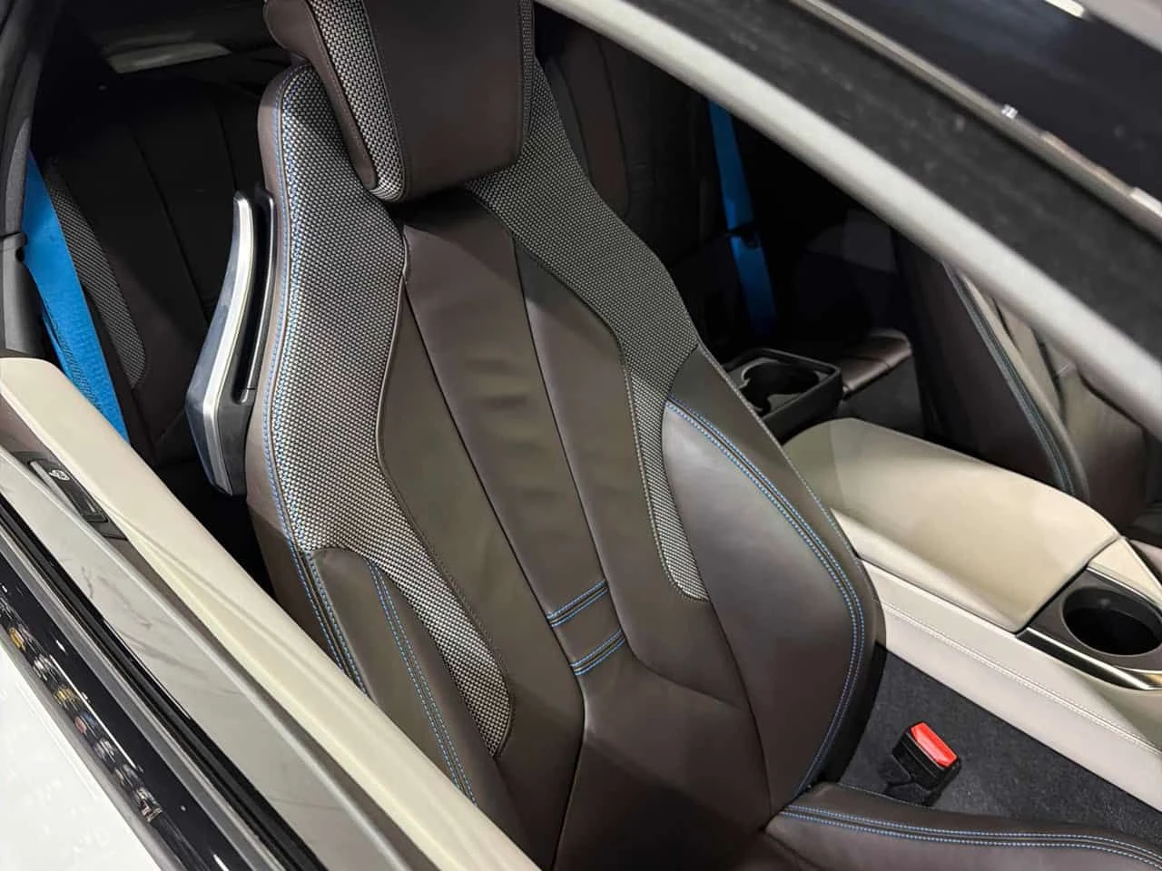 BMW i8 * Coupe * CARFAX * ��� ������������ ������ | Mobile.bg � ����������� 11