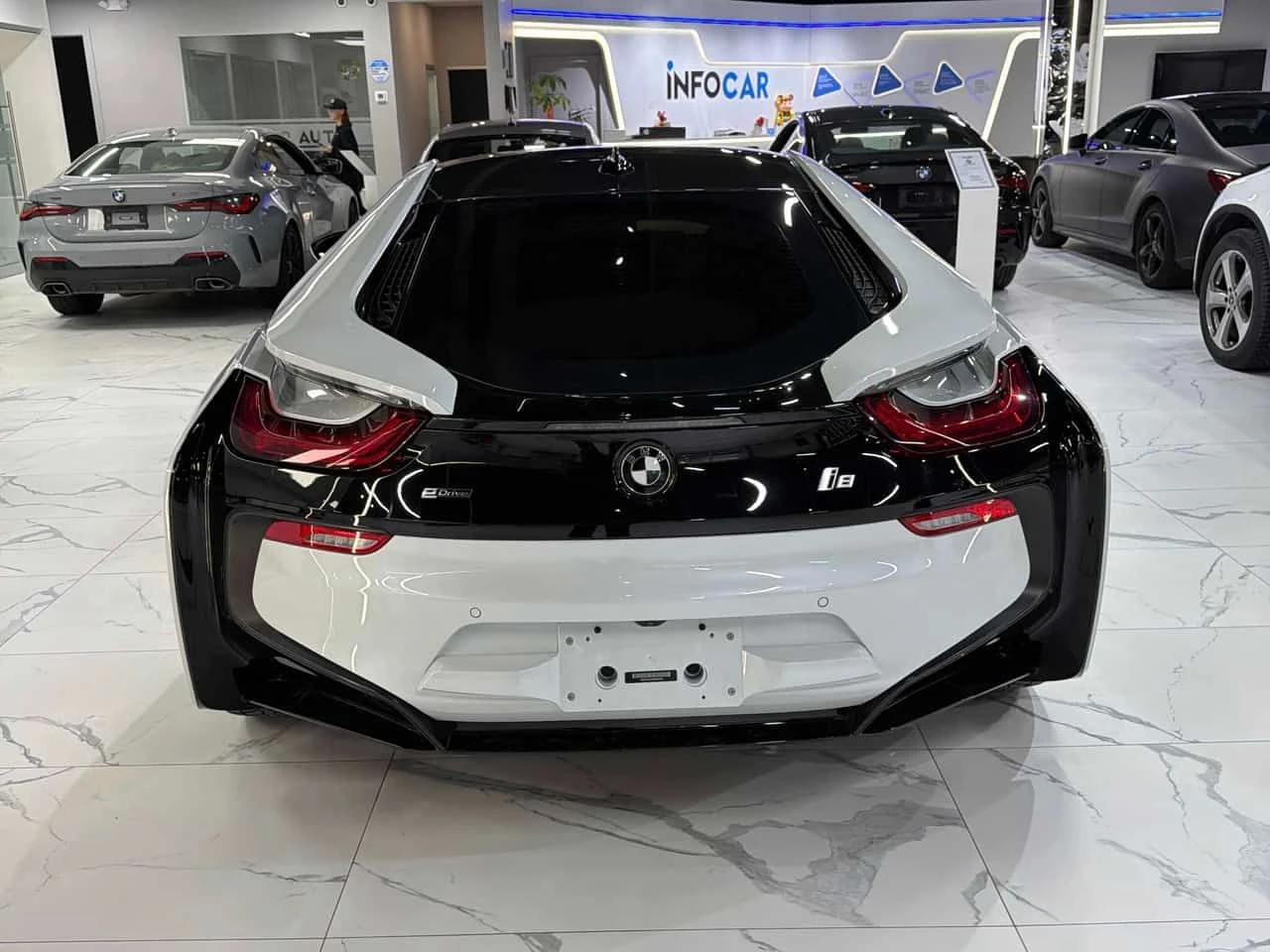 BMW i8 * Coupe * CARFAX * ��� ������������ ������ | Mobile.bg � ����������� 4
