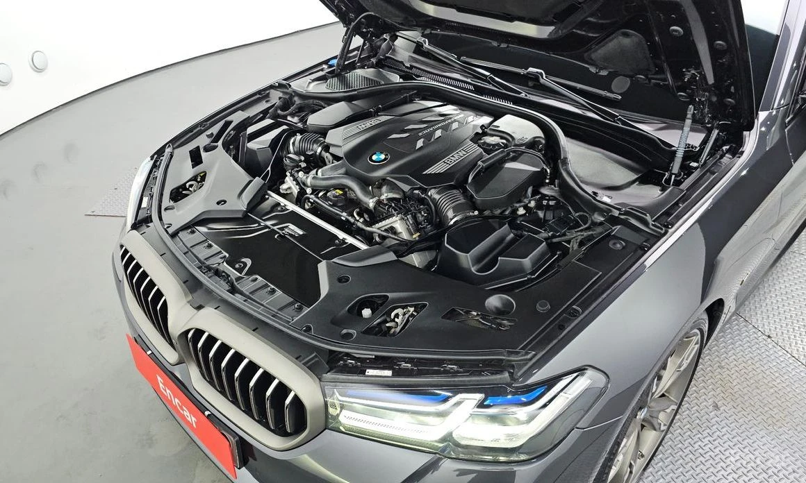 BMW 550 * XDRIVE* МПАКЕТ* РЕКАРО* КАМЕРИ* 360* ДИГ.* ТАБЛО, снимка 16 - Автомобили и джипове - 54066330