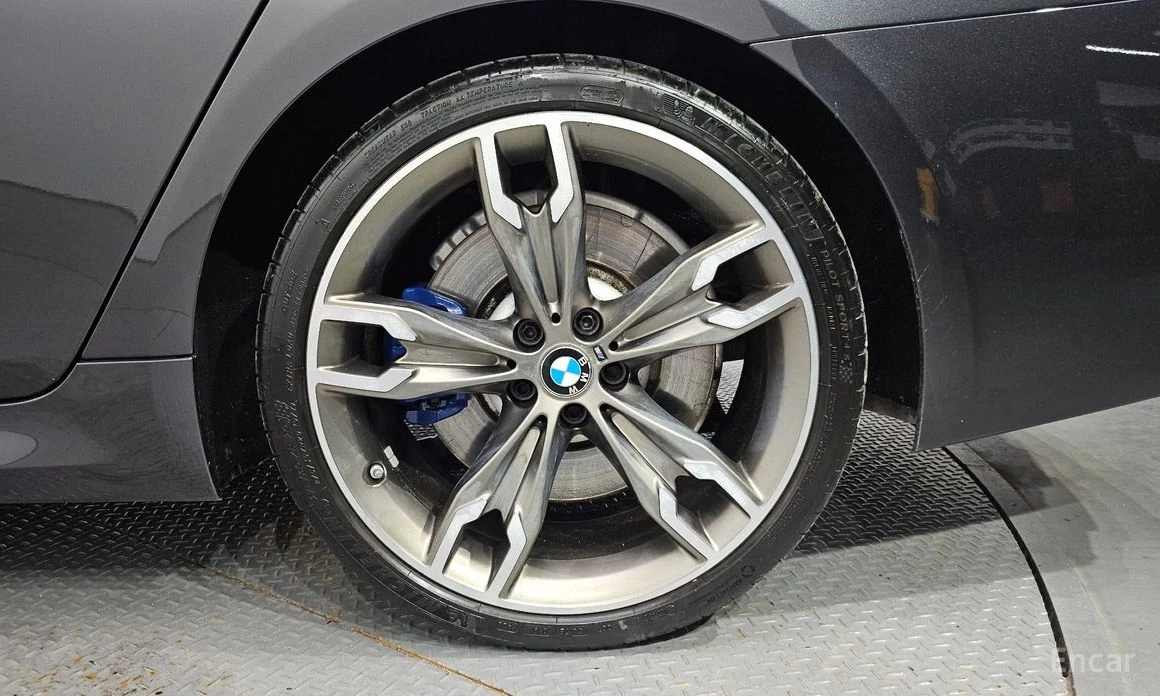 BMW 550 * XDRIVE* МПАКЕТ* РЕКАРО* КАМЕРИ* 360* ДИГ.* ТАБЛО, снимка 7 - Автомобили и джипове - 54066330