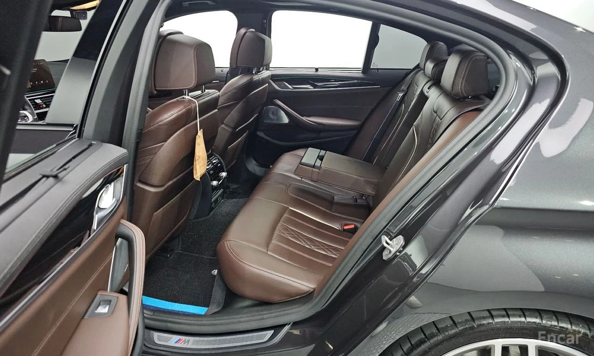 BMW 550 * XDRIVE* МПАКЕТ* РЕКАРО* КАМЕРИ* 360* ДИГ.* ТАБЛО, снимка 11 - Автомобили и джипове - 54066330