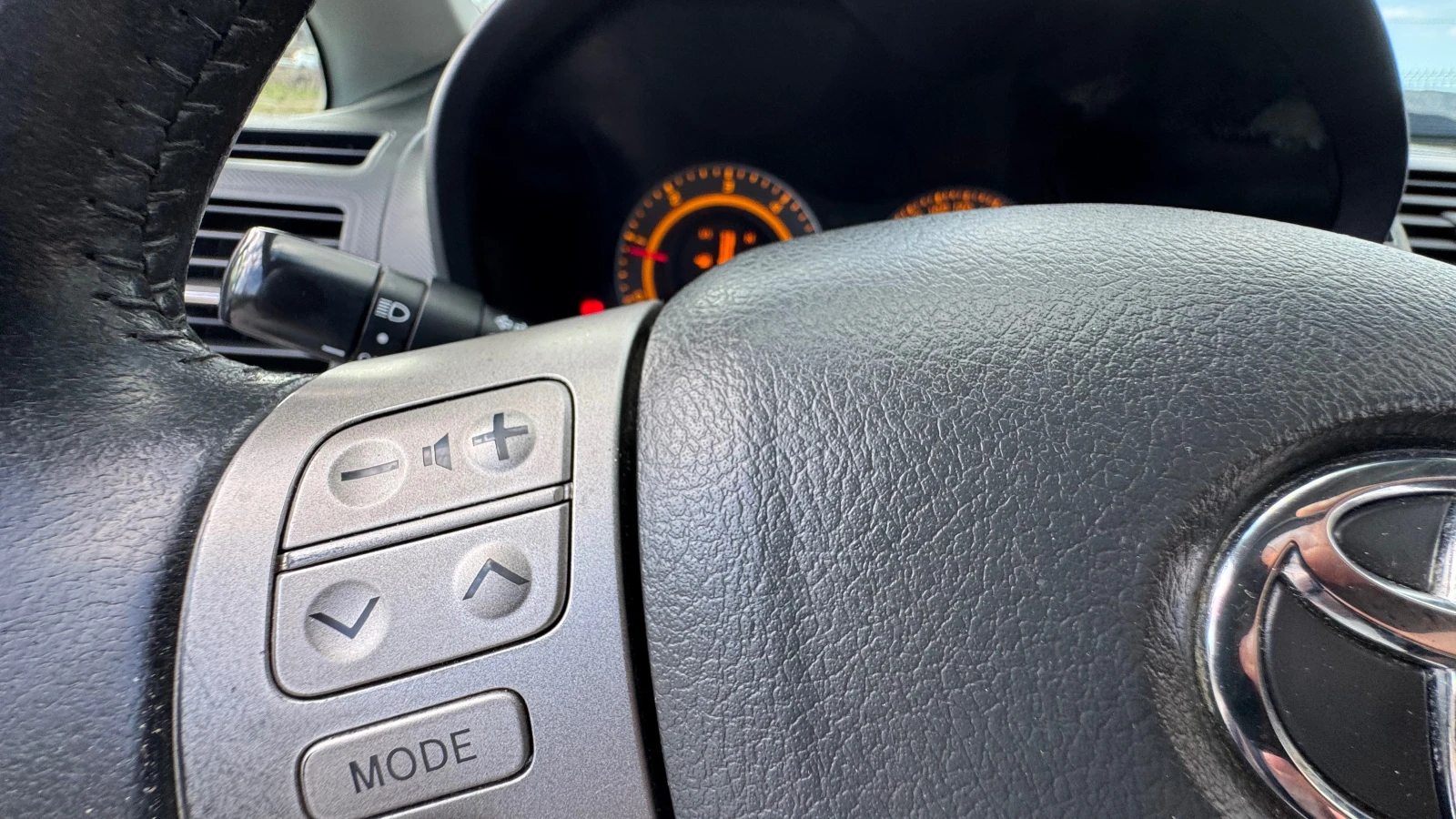 Toyota Auris 2.0 D4D 126 k.c , снимка 15 - Автомобили и джипове - 54134706