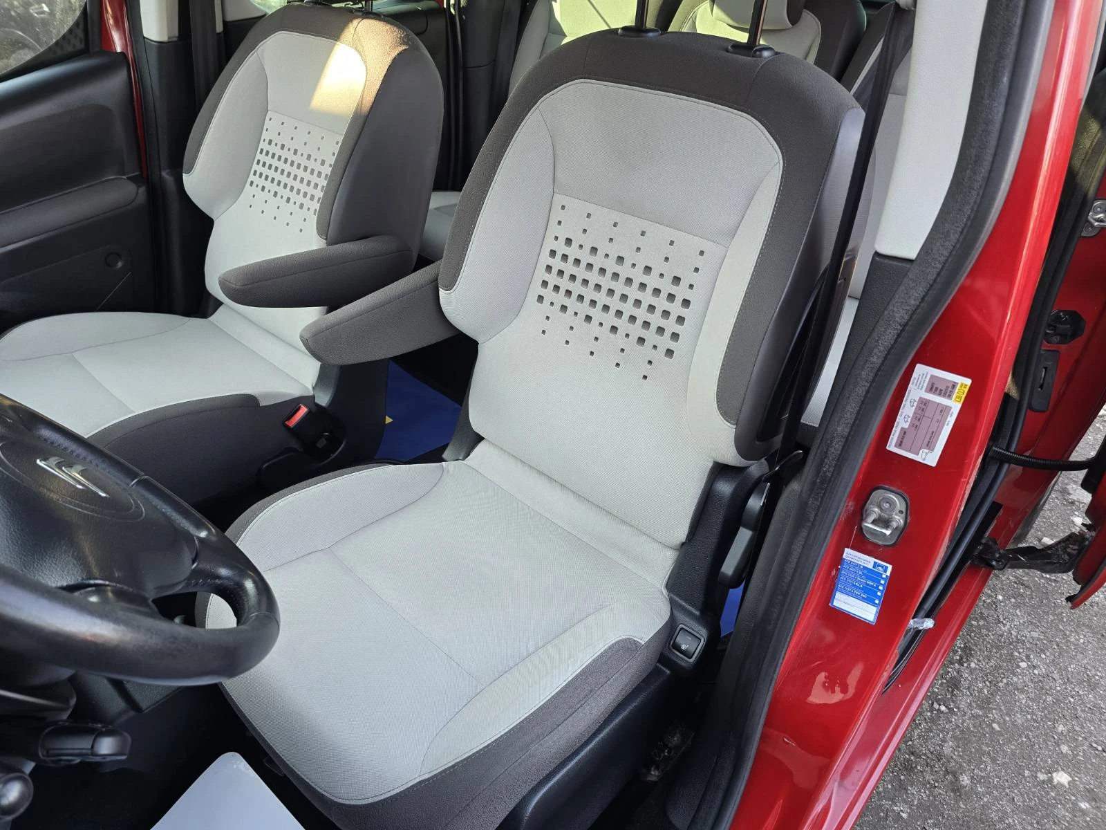 Citroen Berlingo ТОП/1.6HDI/Automatik/Multispac, снимка 10 - Автомобили и джипове - 54774612