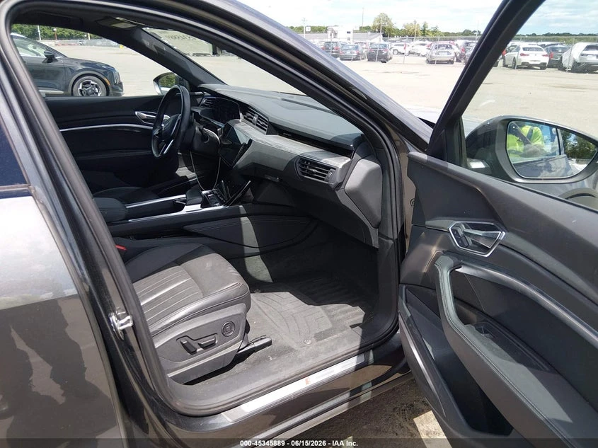 Audi E-Tron Sportback Premium Plus S Line Quattro, снимка 5 - Автомобили и джипове - 55004195