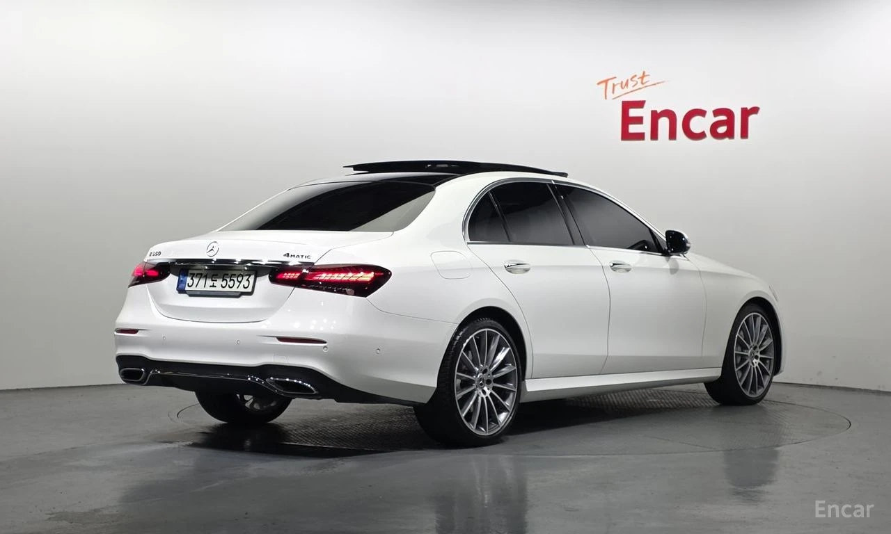Mercedes-Benz E 350 AMG* LINE* 4MATIC* BURMESTER* ДИСТРОНИК* ХЕДЪП* LA, снимка 2 - Автомобили и джипове - 55105523