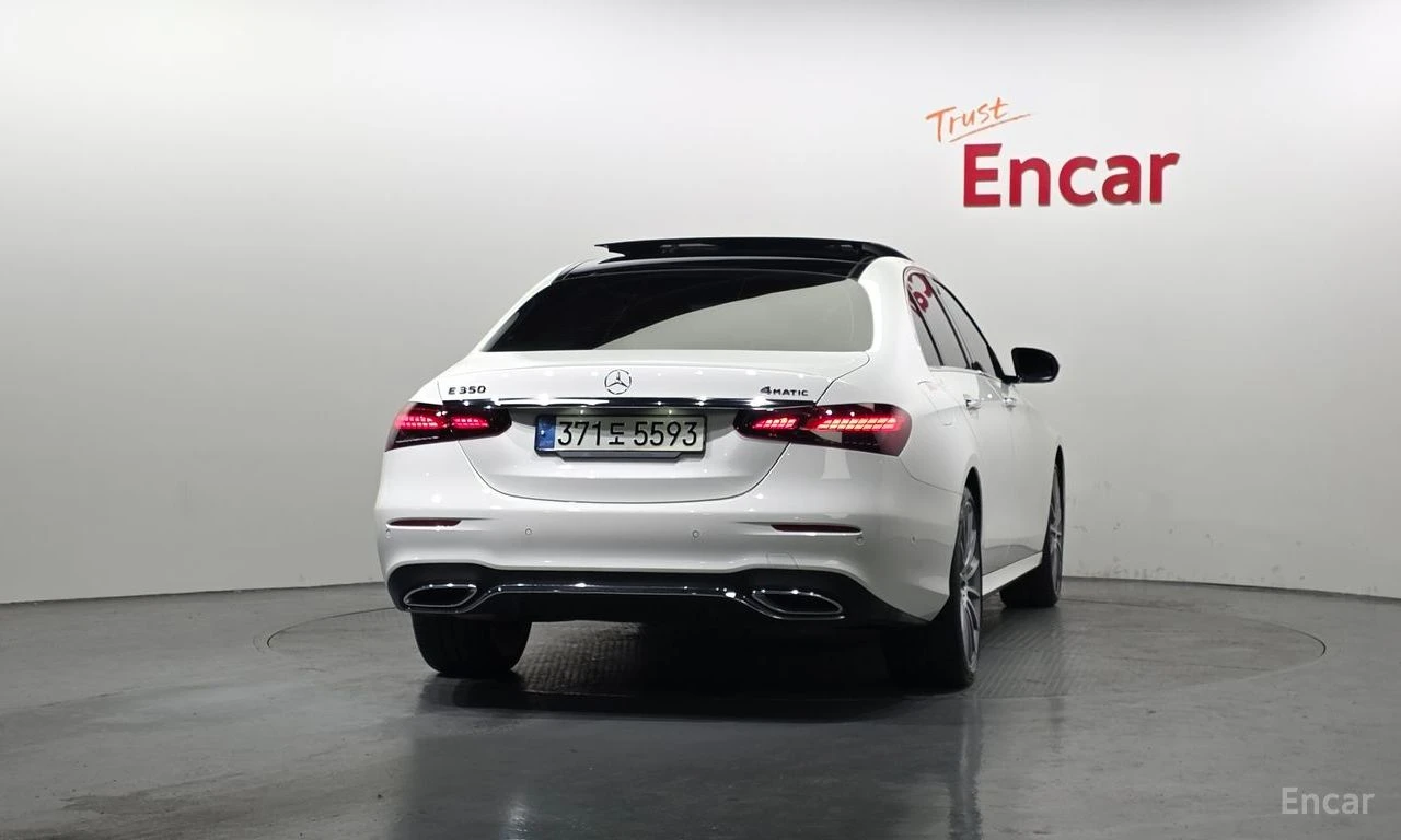 Mercedes-Benz E 350 AMG* LINE* 4MATIC* BURMESTER* ДИСТРОНИК* ХЕДЪП* LA, снимка 4 - Автомобили и джипове - 55105523