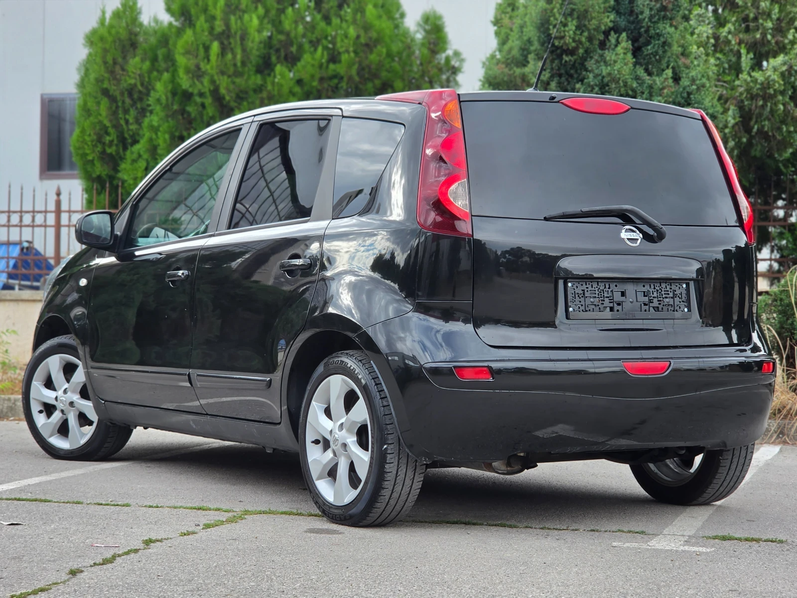 Nissan Note 1.4i 88hp * НАВИ * EURO 5 * ЛИЗИНГ * , снимка 2 - Автомобили и джипове - 55228198