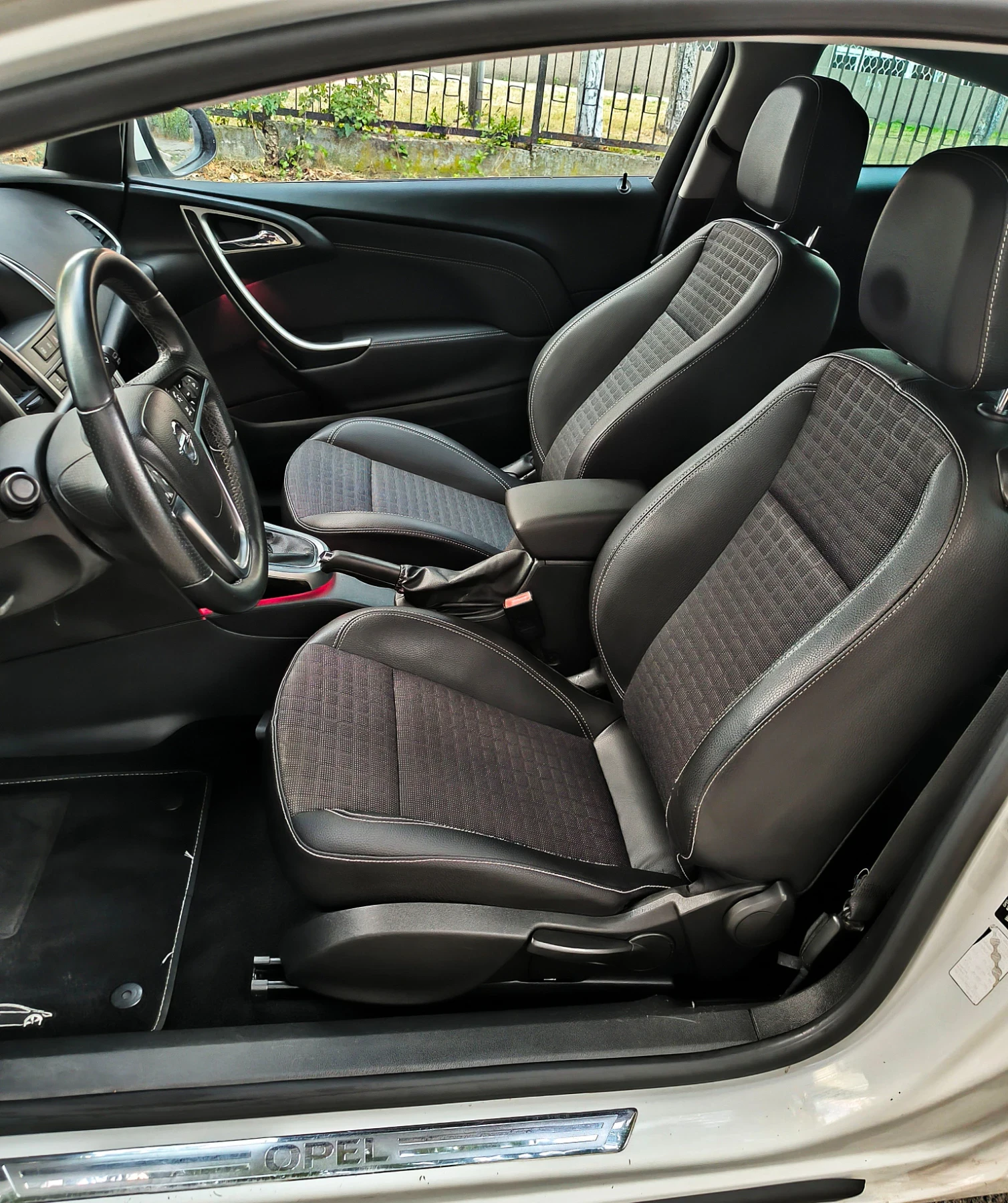 Opel Astra GTC, снимка 12 - Автомобили и джипове - 55617141