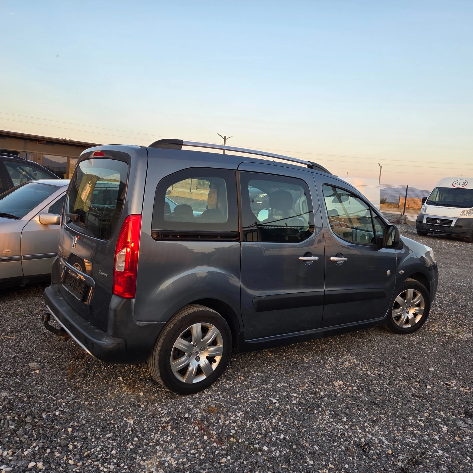 Peugeot Partner 1.6HDI 115кс, снимка 4 - Автомобили и джипове - 55646162
