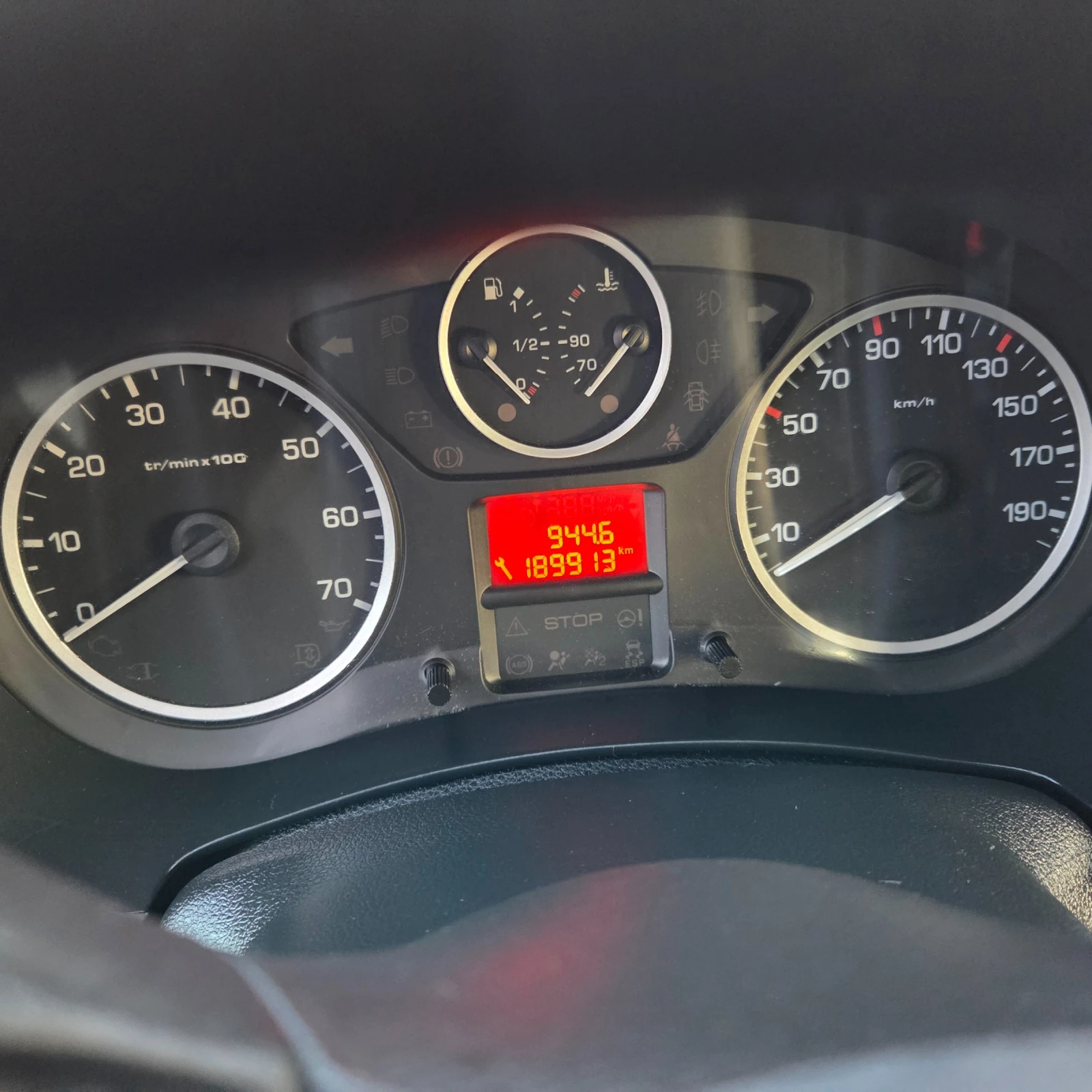 Peugeot Partner 1.6HDI 115кс, снимка 10 - Автомобили и джипове - 55646162