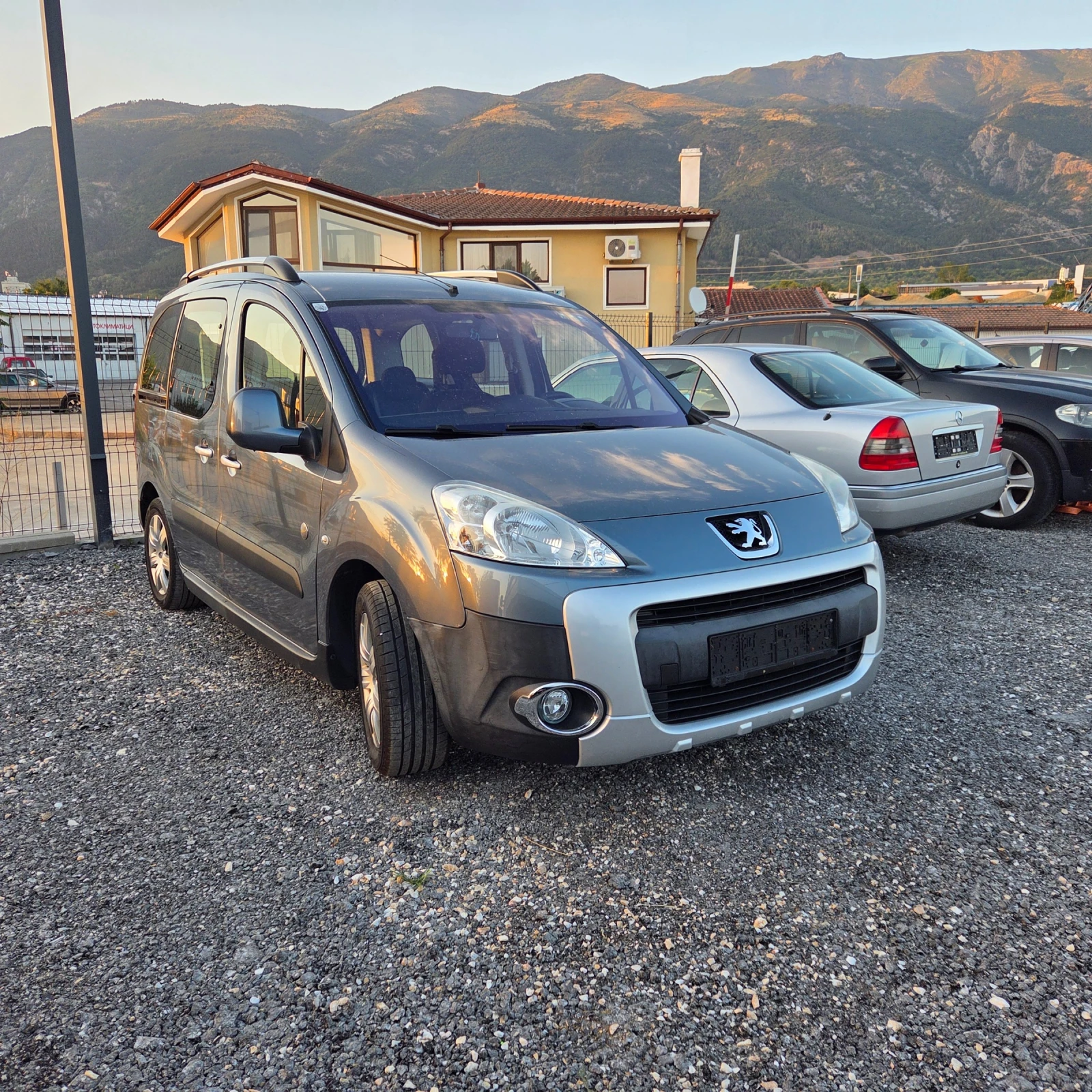 Peugeot Partner 1.6HDI 115кс, снимка 3 - Автомобили и джипове - 55646162