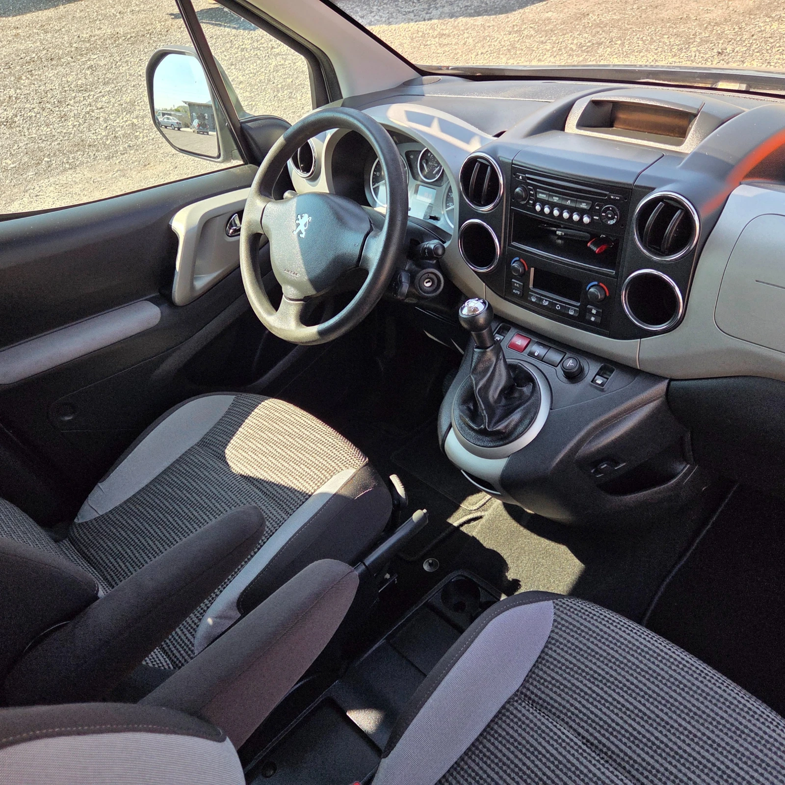 Peugeot Partner 1.6HDI 115кс, снимка 10 - Автомобили и джипове - 55646162