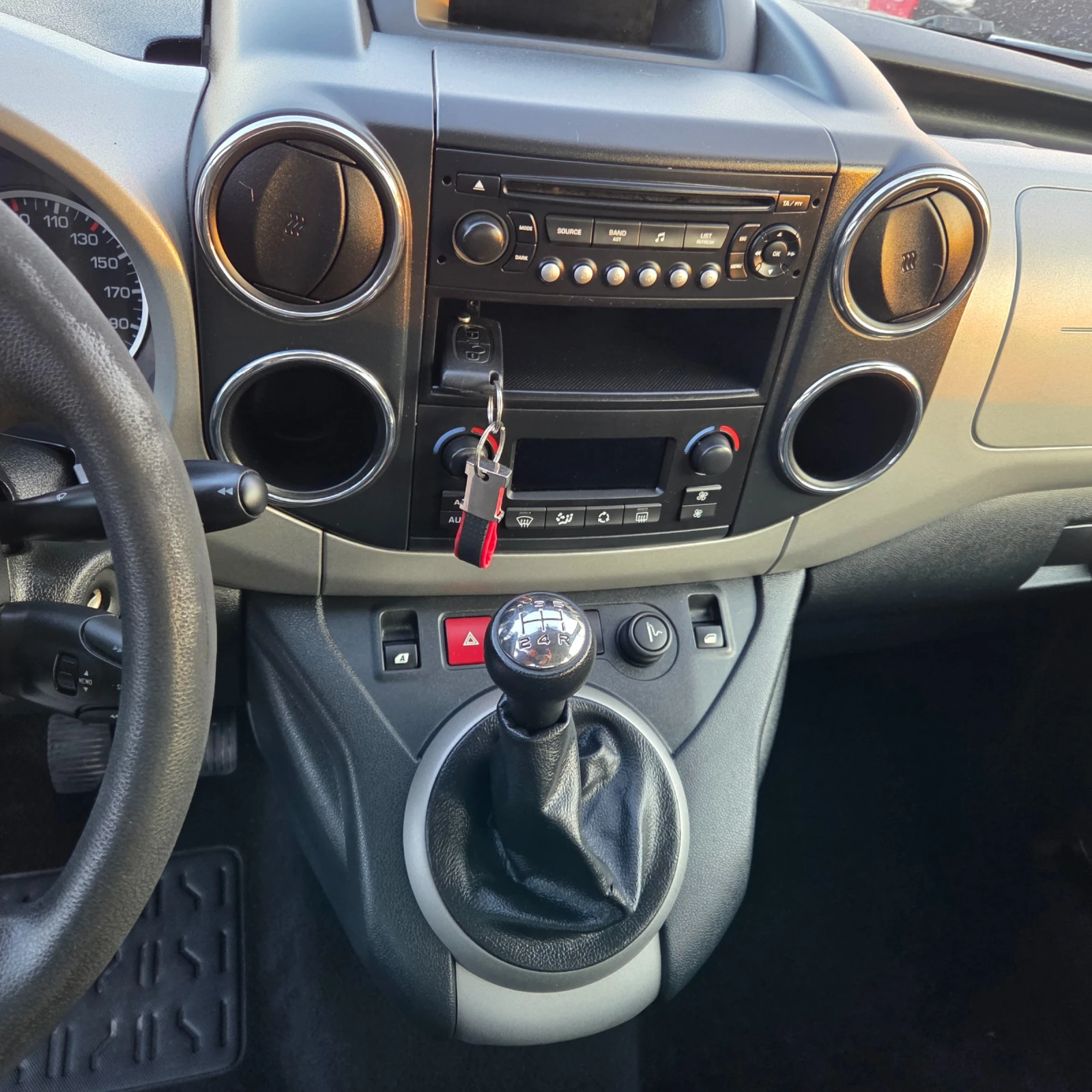 Peugeot Partner 1.6HDI 115кс, снимка 11 - Автомобили и джипове - 55646162