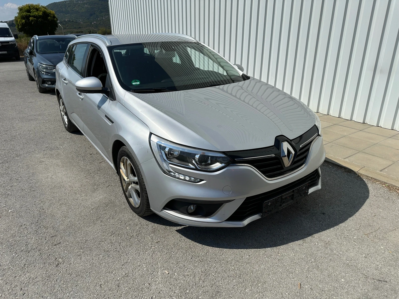 Renault Megane 1.2TCe, снимка 10 - Автомобили и джипове - 56361019