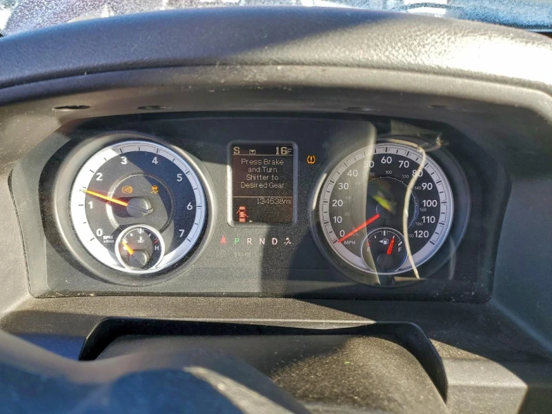 Dodge RAM 1500 3.6* SLT* ПЕРФЕКТЕН* РЕАЛНИ КМ, снимка 10 - Автомобили и джипове - 53036459