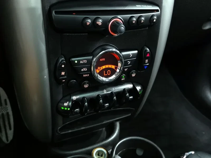 Mini Countryman 2.0D, снимка 17 - Автомобили и джипове - 56324830