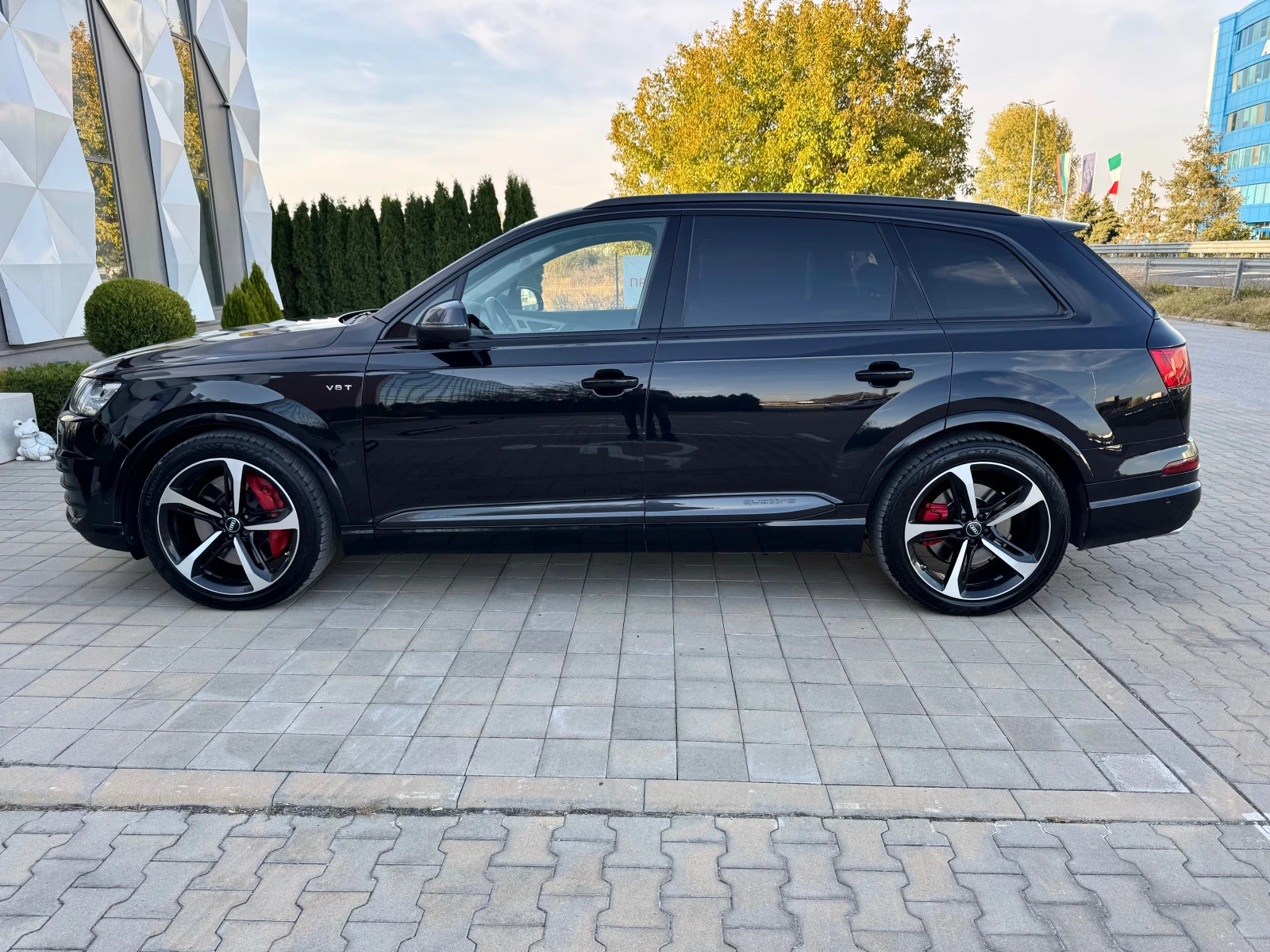 Audi SQ7 S-LINE-MATRIX-МАСАЖИ-ПАНОРАМА-ОБДУХВАНЕ-360-КАМ - изображение 8