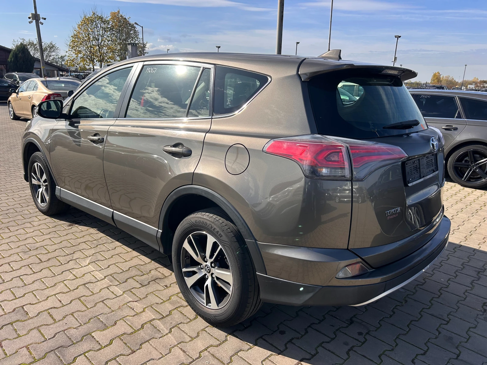 Toyota Rav4 2.0D-4D NAVI/KAMERA EURO 6 - изображение 8