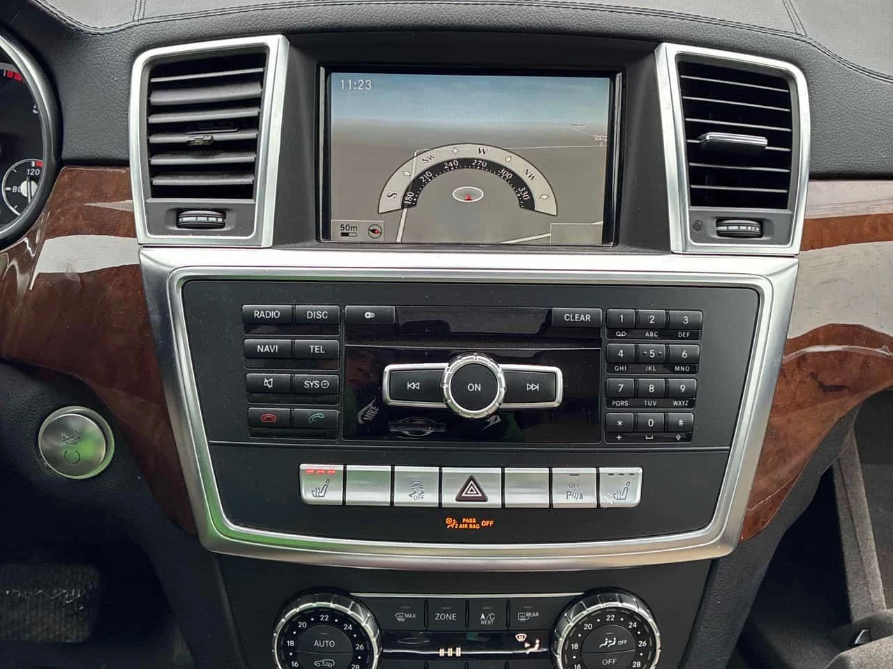 Mercedes-Benz GL 350 BlueTEC* DISTRONIC* ПОДГРЕВИ* ПАНОРАМА* , снимка 9 - Автомобили и джипове - 53971448