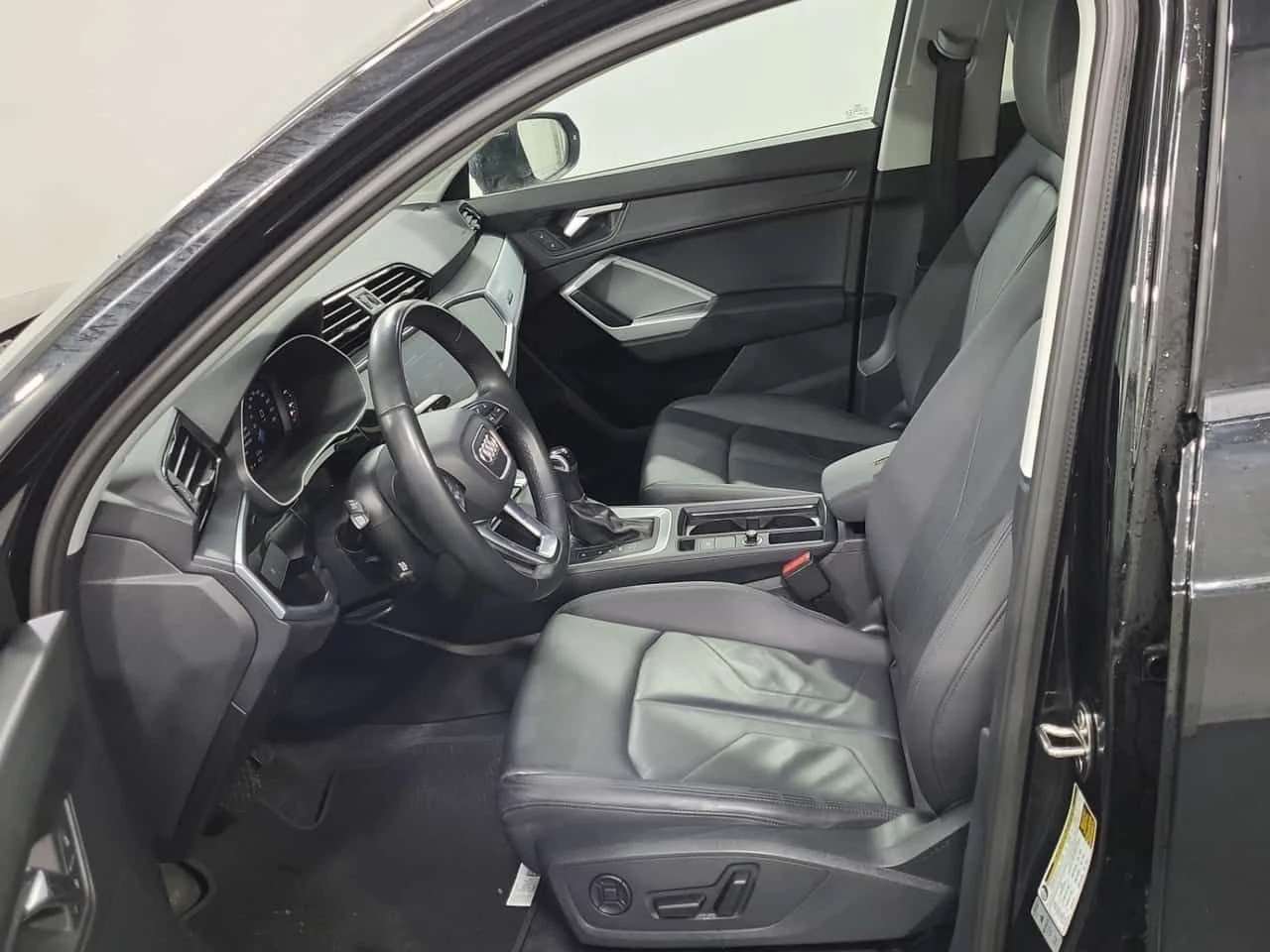 Audi Q3 * KOMFORT * PANO * ПОДГРЕВИ * CARFAX, снимка 5 - Автомобили и джипове - 54014927