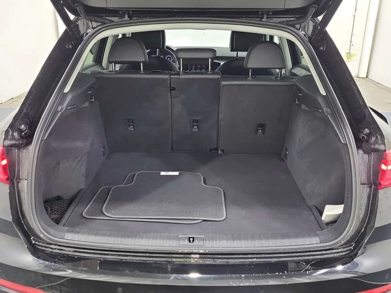 Audi Q3 * KOMFORT * PANO * ПОДГРЕВИ * CARFAX, снимка 13 - Автомобили и джипове - 54014927