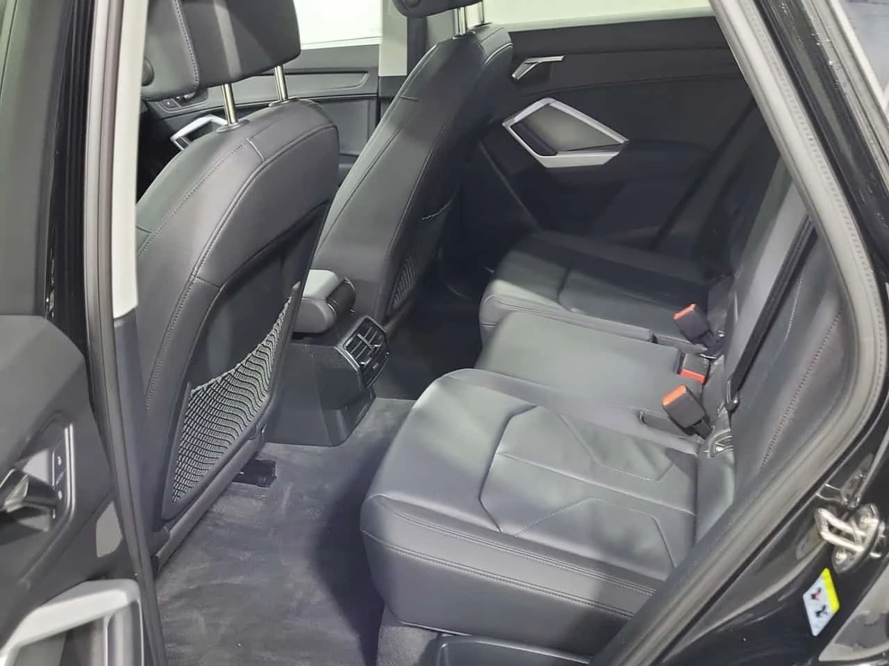 Audi Q3 * KOMFORT * PANO * ПОДГРЕВИ * CARFAX, снимка 11 - Автомобили и джипове - 54014927