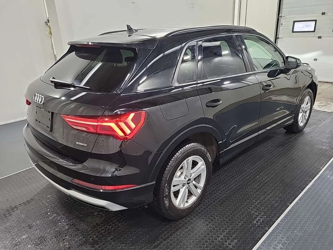 Audi Q3 * KOMFORT * PANO * ПОДГРЕВИ * CARFAX, снимка 3 - Автомобили и джипове - 54014927