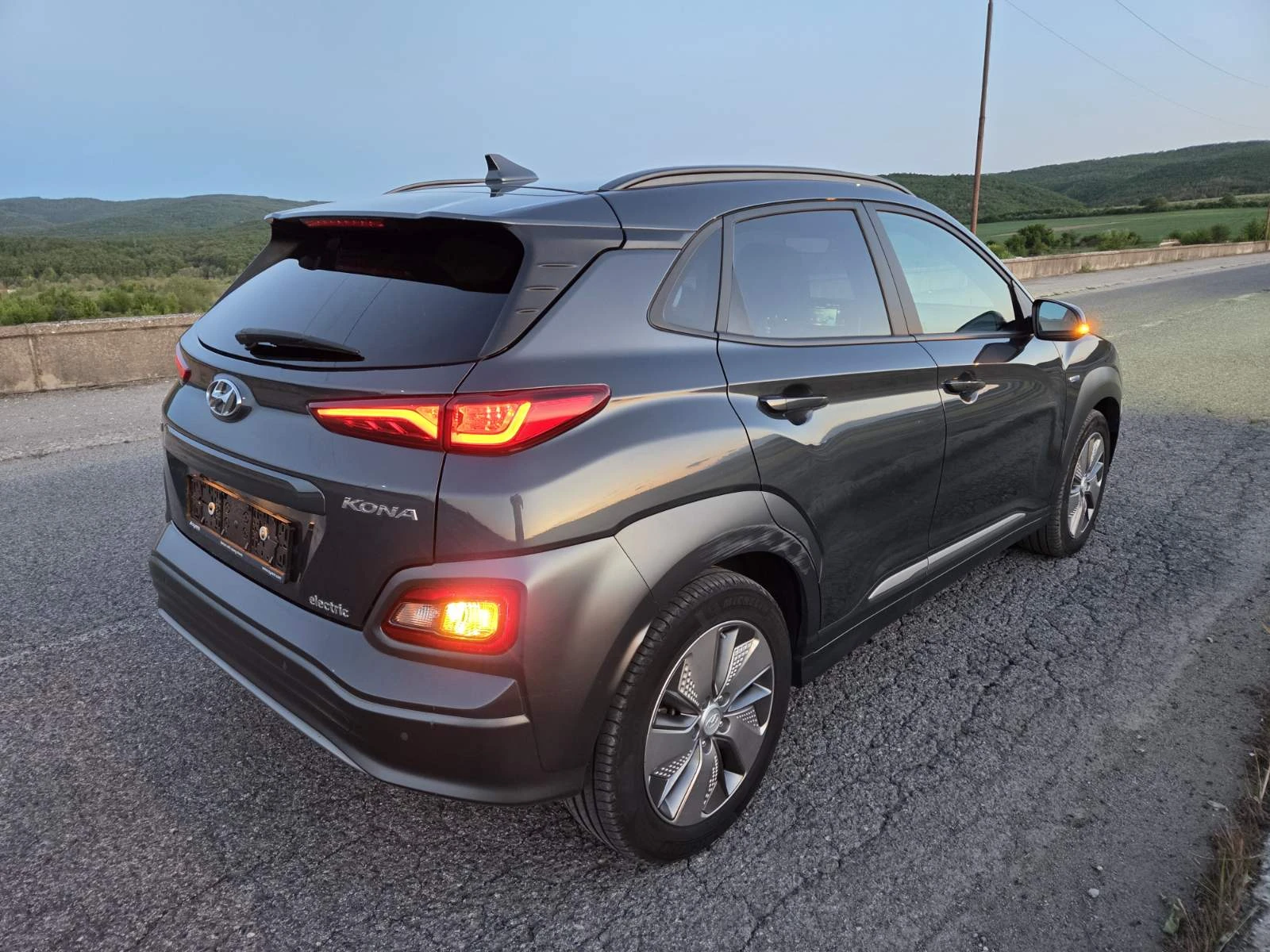 Hyundai Kona PREMIUM, снимка 4 - Автомобили и джипове - 54559132