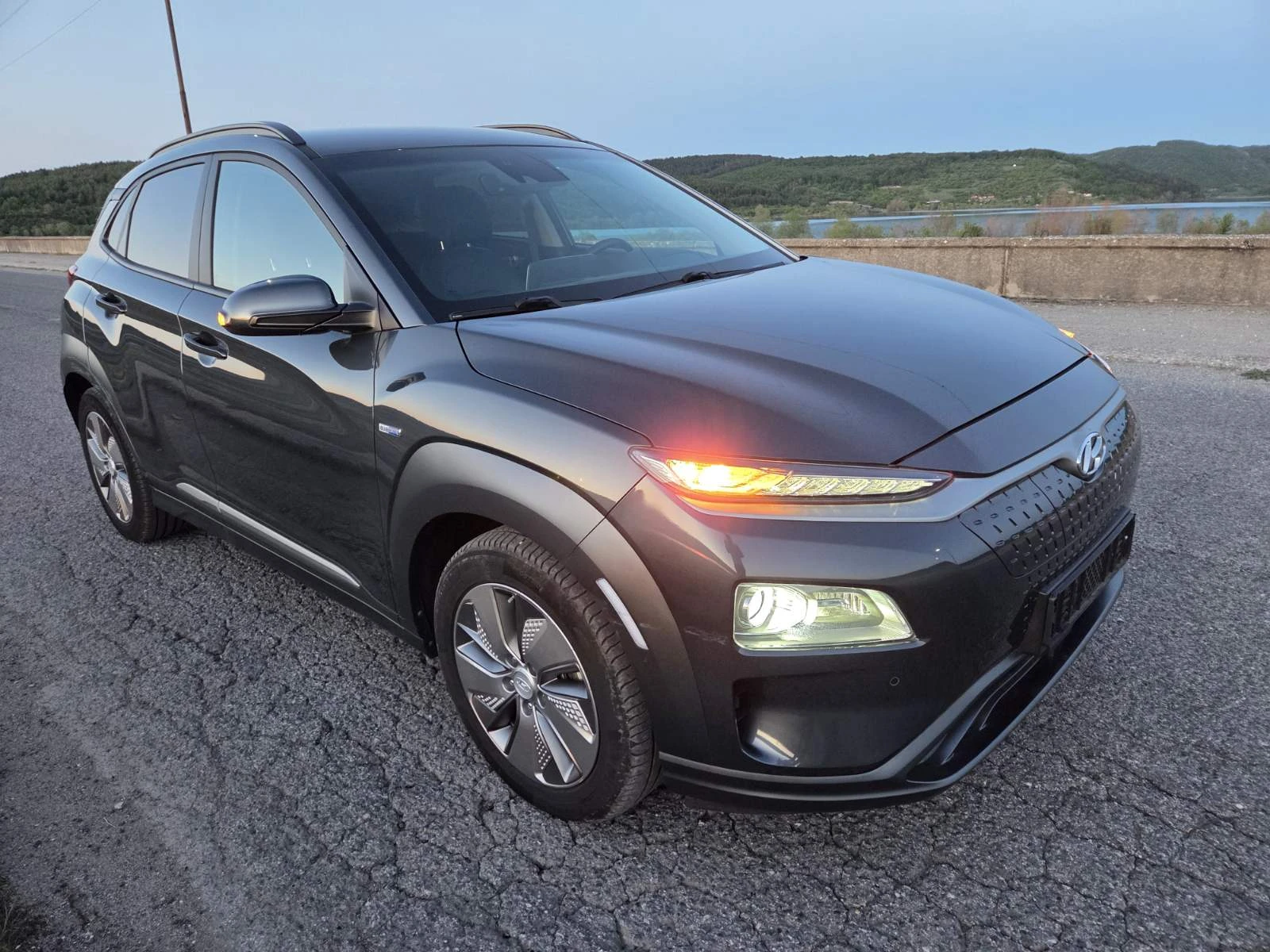 Hyundai Kona PREMIUM, снимка 2 - Автомобили и джипове - 54559132