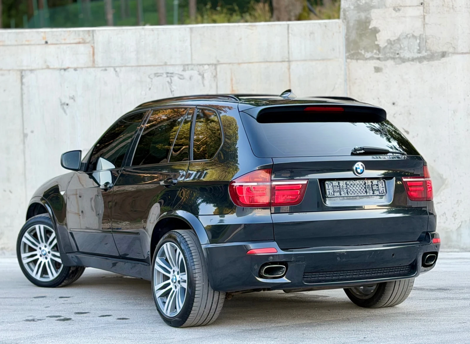 BMW X5 4.0D~306hp~8ZF~M-PACKET~SOFT CLOSE~HEAD UP~FULL, снимка 4 - Автомобили и джипове - 55071867