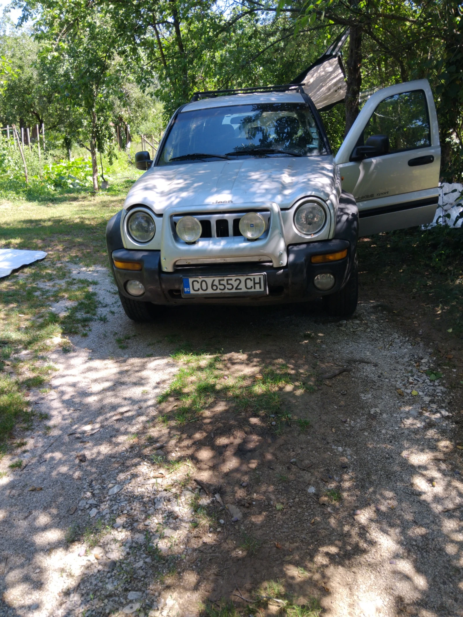 Jeep Cherokee, снимка 4 - Автомобили и джипове - 55218024