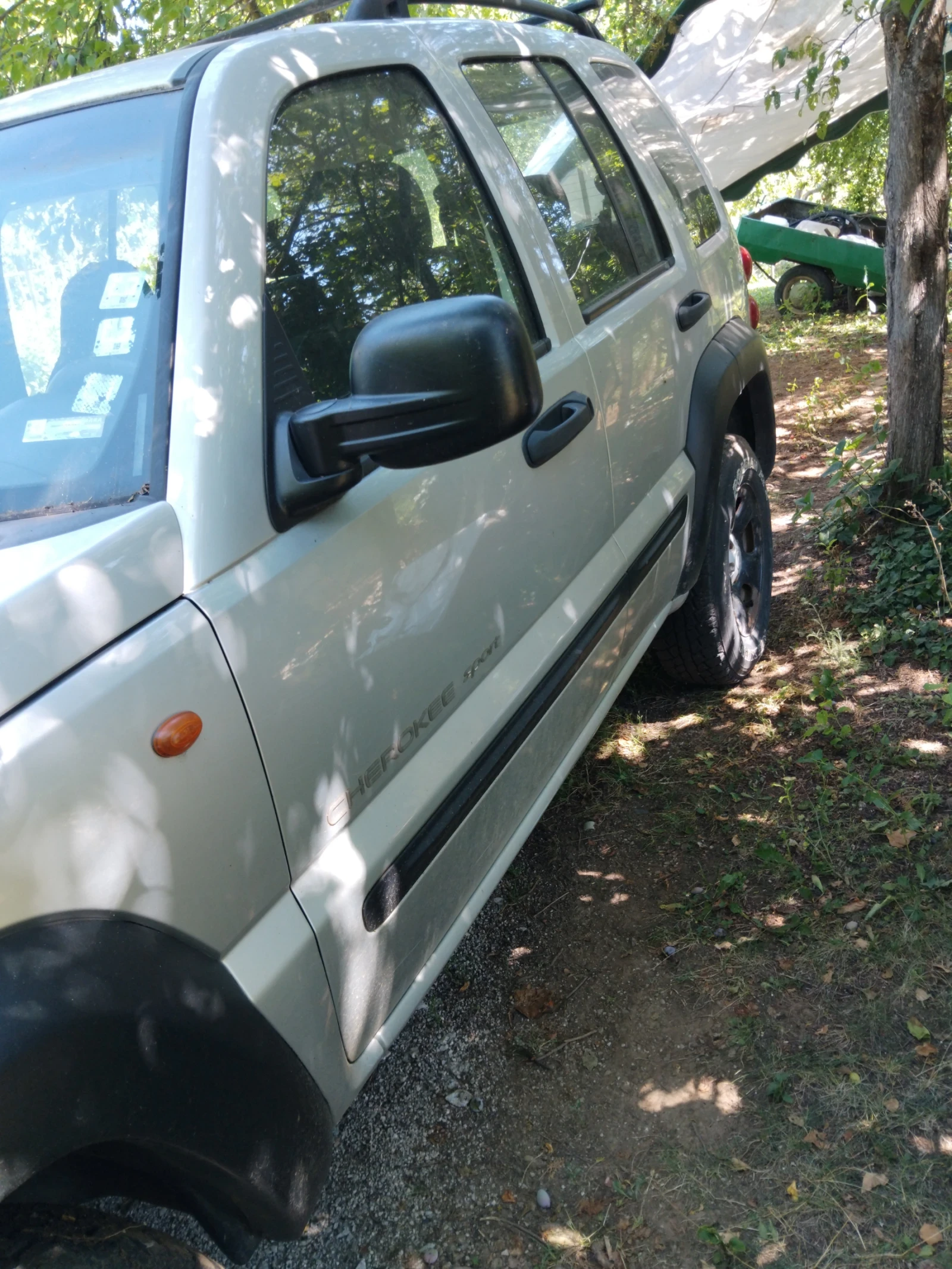 Jeep Cherokee, снимка 3 - Автомобили и джипове - 55218024