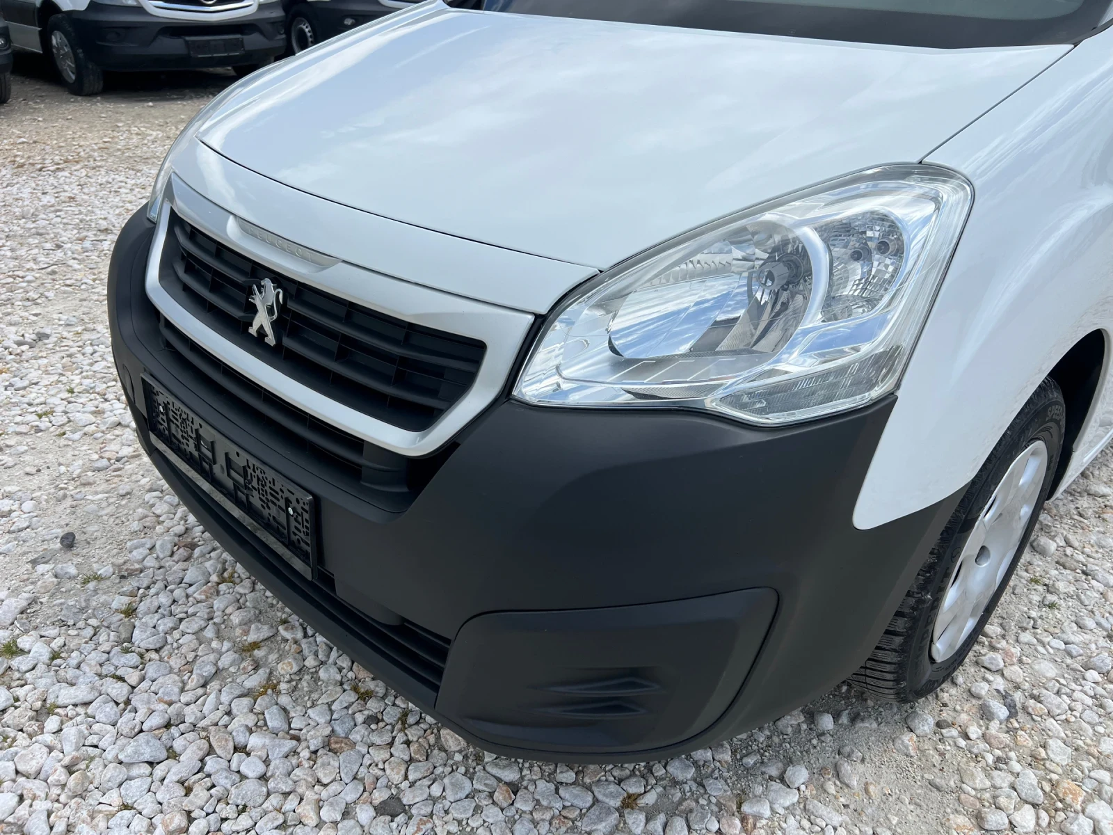 Peugeot Partner ХЛАДИЛЕН, снимка 4 - Бусове и автобуси - 54585934