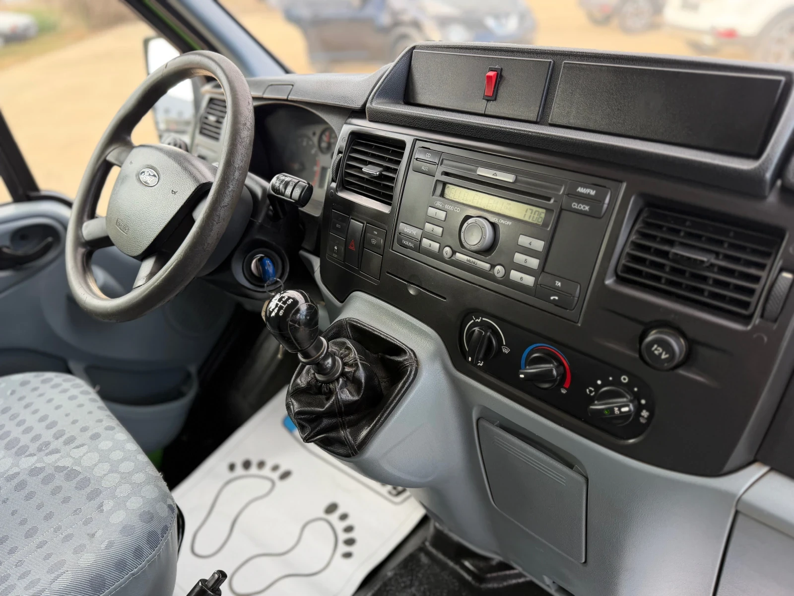 Ford Transit 2.2TDCi 155кс Климатик* 3.2метра каросерия* , снимка 11 - Бусове и автобуси - 56109197
