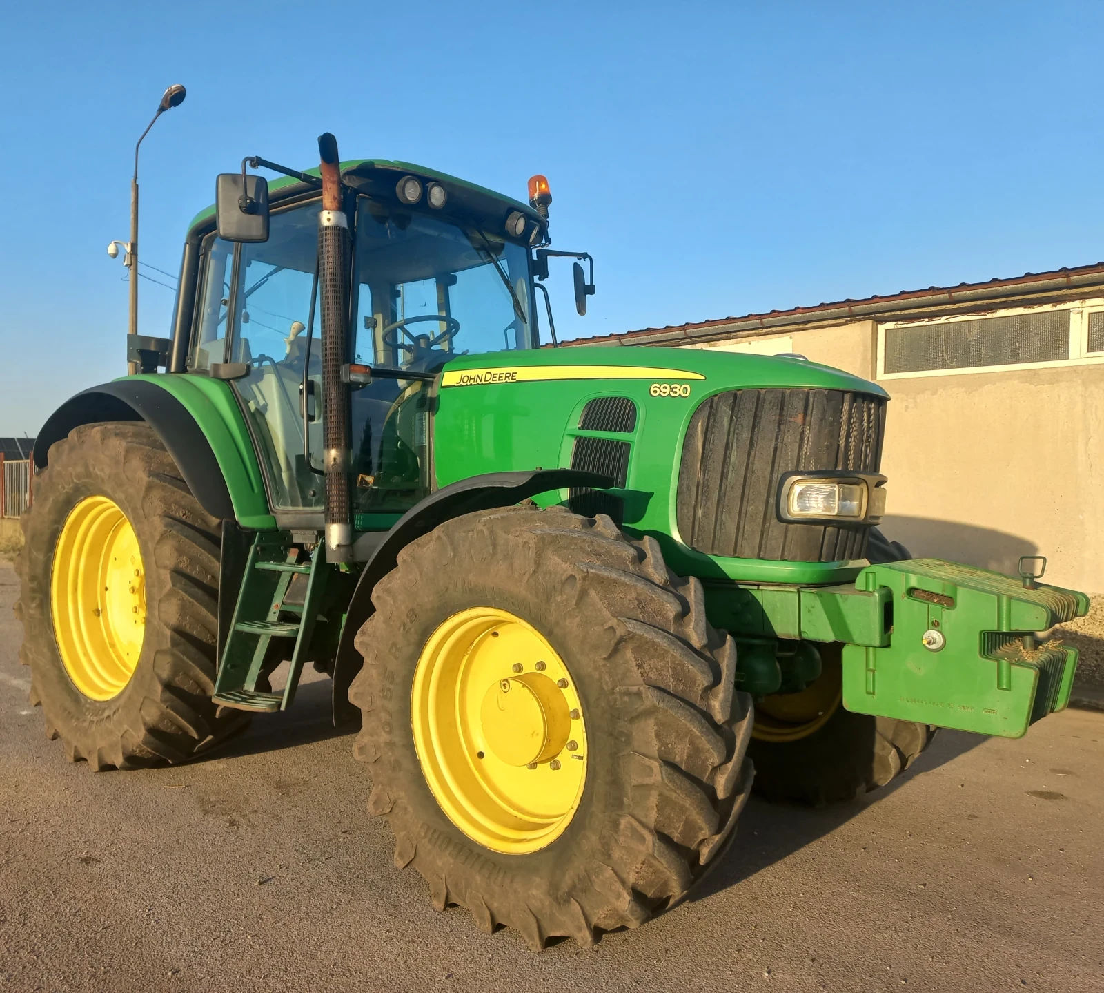 Трактор John Deere 6930 - изображение 2