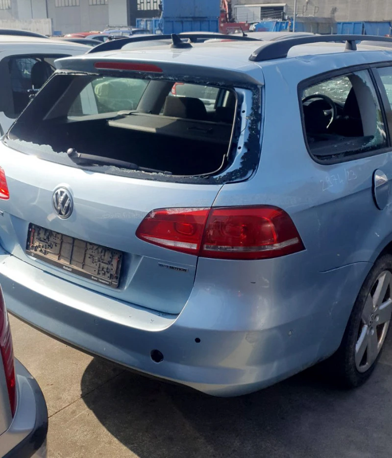 VW Passat 1.6 TDI CAY, снимка 6 - Автомобили и джипове - 43162589