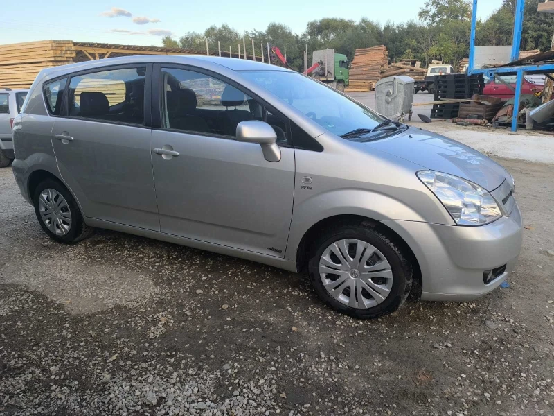 Toyota Corolla verso 1.8, снимка 4 - Автомобили и джипове - 47683596