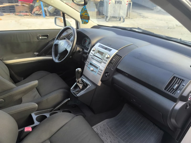 Toyota Corolla verso 1.8, снимка 7 - Автомобили и джипове - 47683596