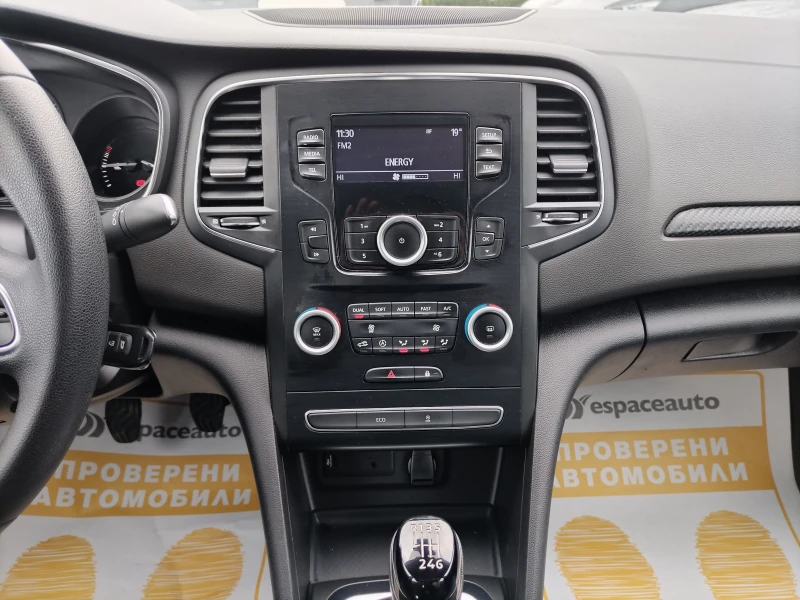 Renault Megane 1.3TCe 140 к.с./Life, снимка 10 - Автомобили и джипове - 51750061