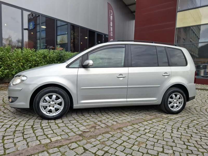 VW Touran 1.9TDI-105к.с.* ПЕРФЕКТНА* НАВИ* 6 ск.* ТОП* , снимка 2 - Автомобили и джипове - 52533007