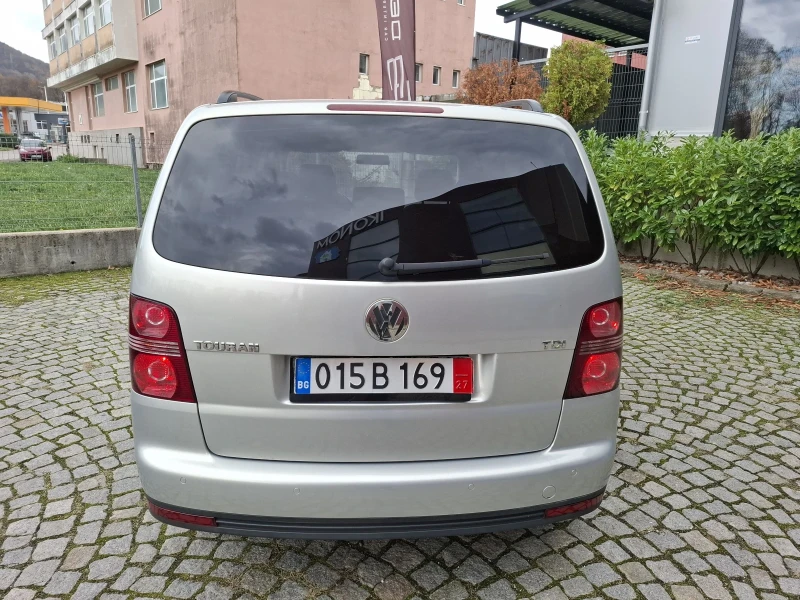 VW Touran 1.9TDI-105к.с.* ПЕРФЕКТНА* НАВИ* 6 ск.* ТОП* , снимка 4 - Автомобили и джипове - 52533007