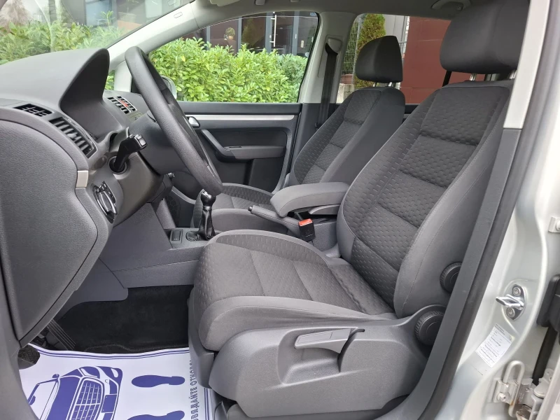 VW Touran 1.9TDI-105к.с.* ПЕРФЕКТНА* НАВИ* 6 ск.* ТОП* , снимка 9 - Автомобили и джипове - 52533007