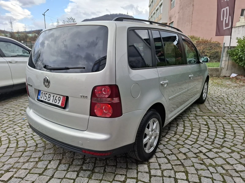 VW Touran 1.9TDI-105к.с.* ПЕРФЕКТНА* НАВИ* 6 ск.* ТОП* , снимка 5 - Автомобили и джипове - 52533007