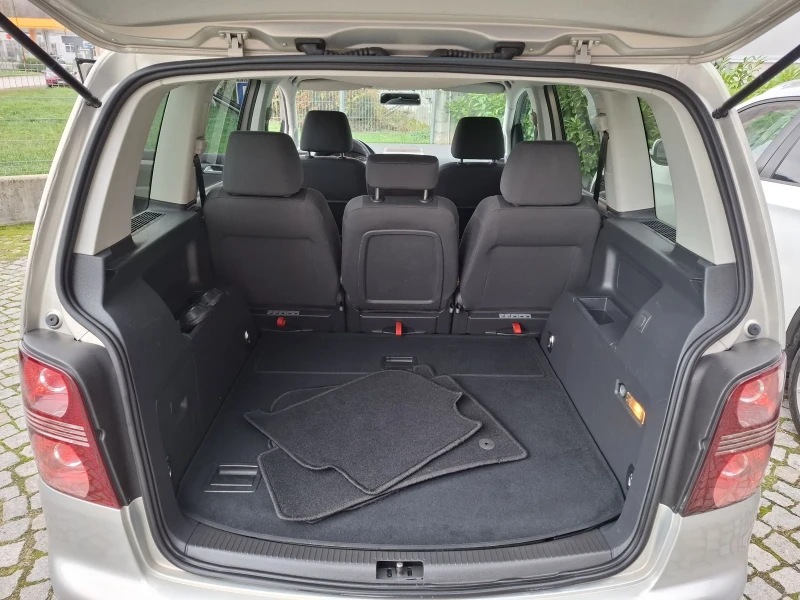 VW Touran 1.9TDI-105к.с.* ПЕРФЕКТНА* НАВИ* 6 ск.* ТОП* , снимка 16 - Автомобили и джипове - 52533007
