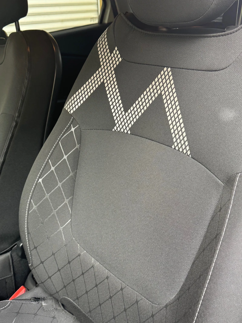 Renault Captur, снимка 13 - Автомобили и джипове - 52774833