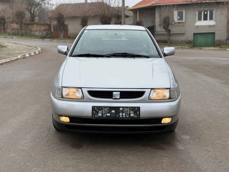 Seat Cordoba 1.6i/75кс* Климатик* , снимка 8 - Автомобили и джипове - 52809440