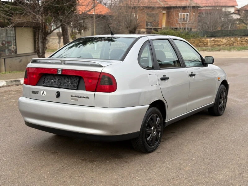 Seat Cordoba 1.6i/75кс* Климатик* , снимка 5 - Автомобили и джипове - 52809440