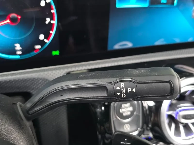 Mercedes-Benz A 220 Sedan, снимка 9 - Автомобили и джипове - 55610272