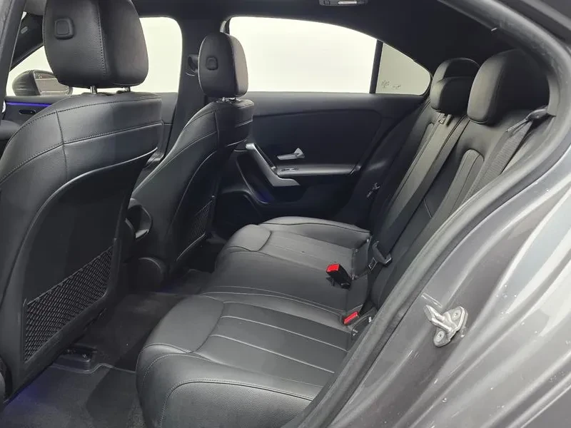 Mercedes-Benz A 220 Sedan, снимка 12 - Автомобили и джипове - 55610272
